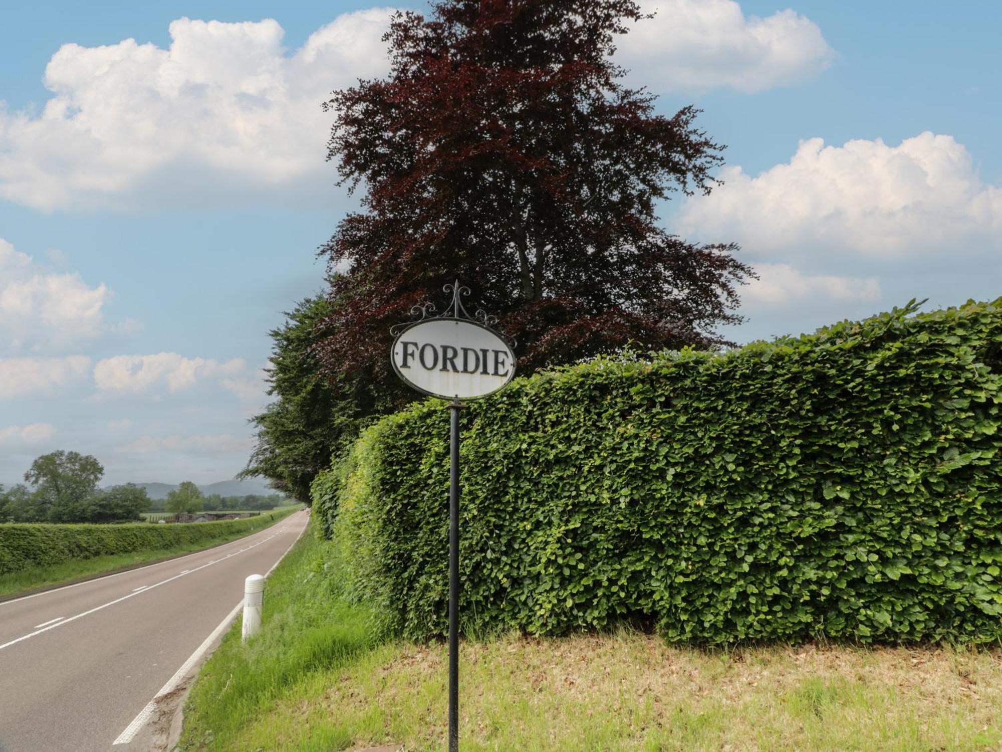 Fordie East Cottage ครีฟ ภายนอก รูปภาพ